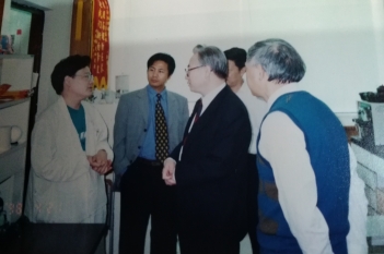 1999年，原国家计生委主任杨晓渡莅临我院指导工作