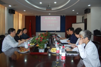 2012年5月，上海市人口计生委副主任黄红同志莅临我院调研指
