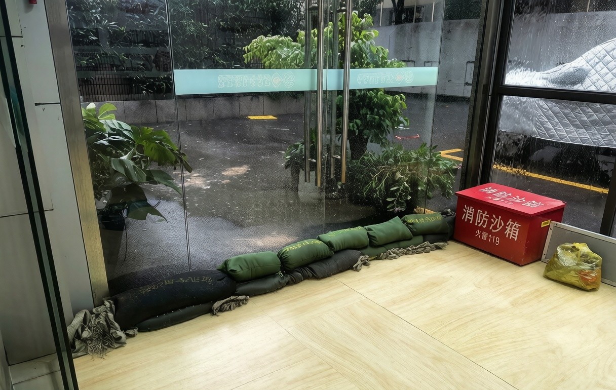 门口构筑沙袋(2) 图片